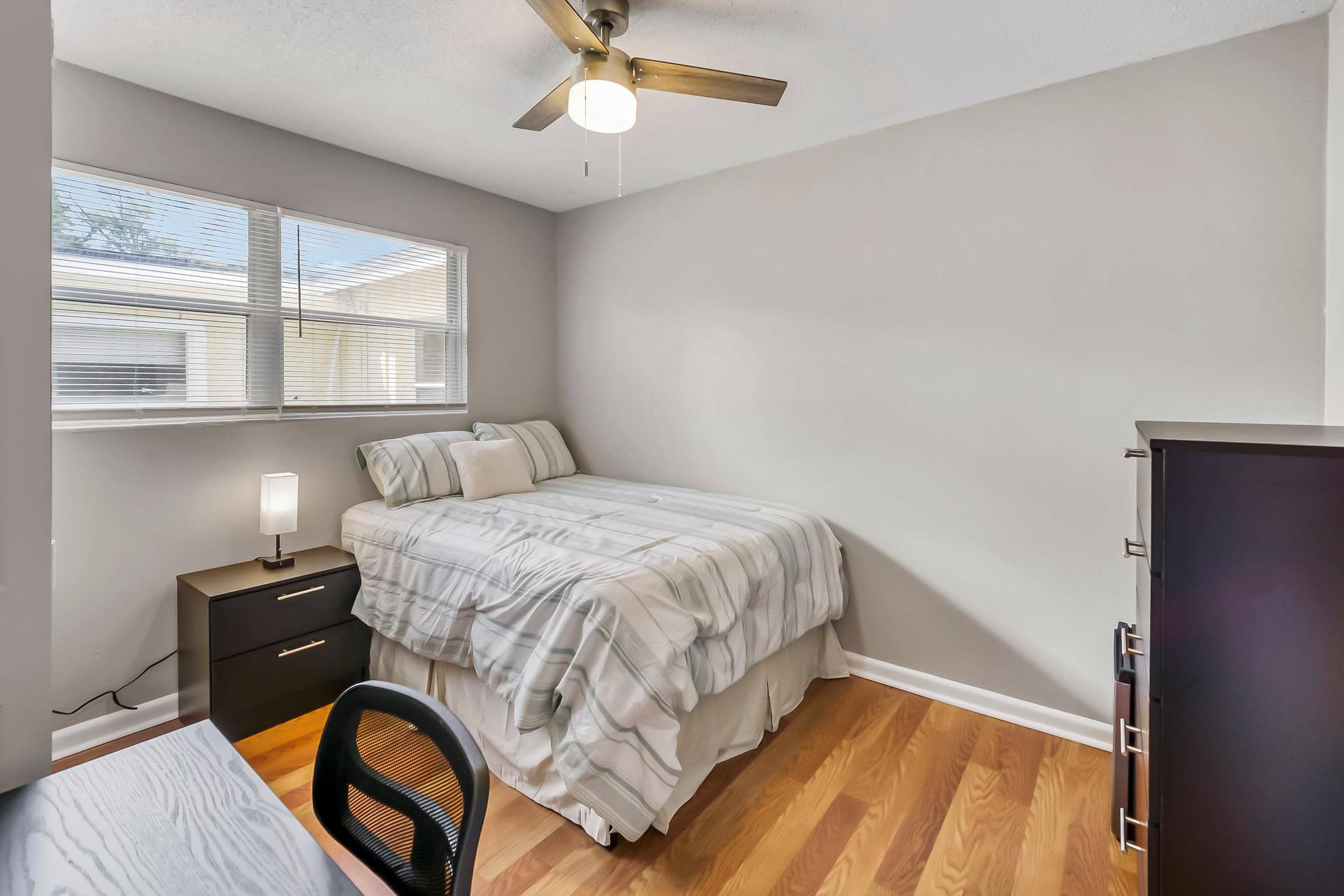 bedroom, detected:ceiling fan, bed, window blind