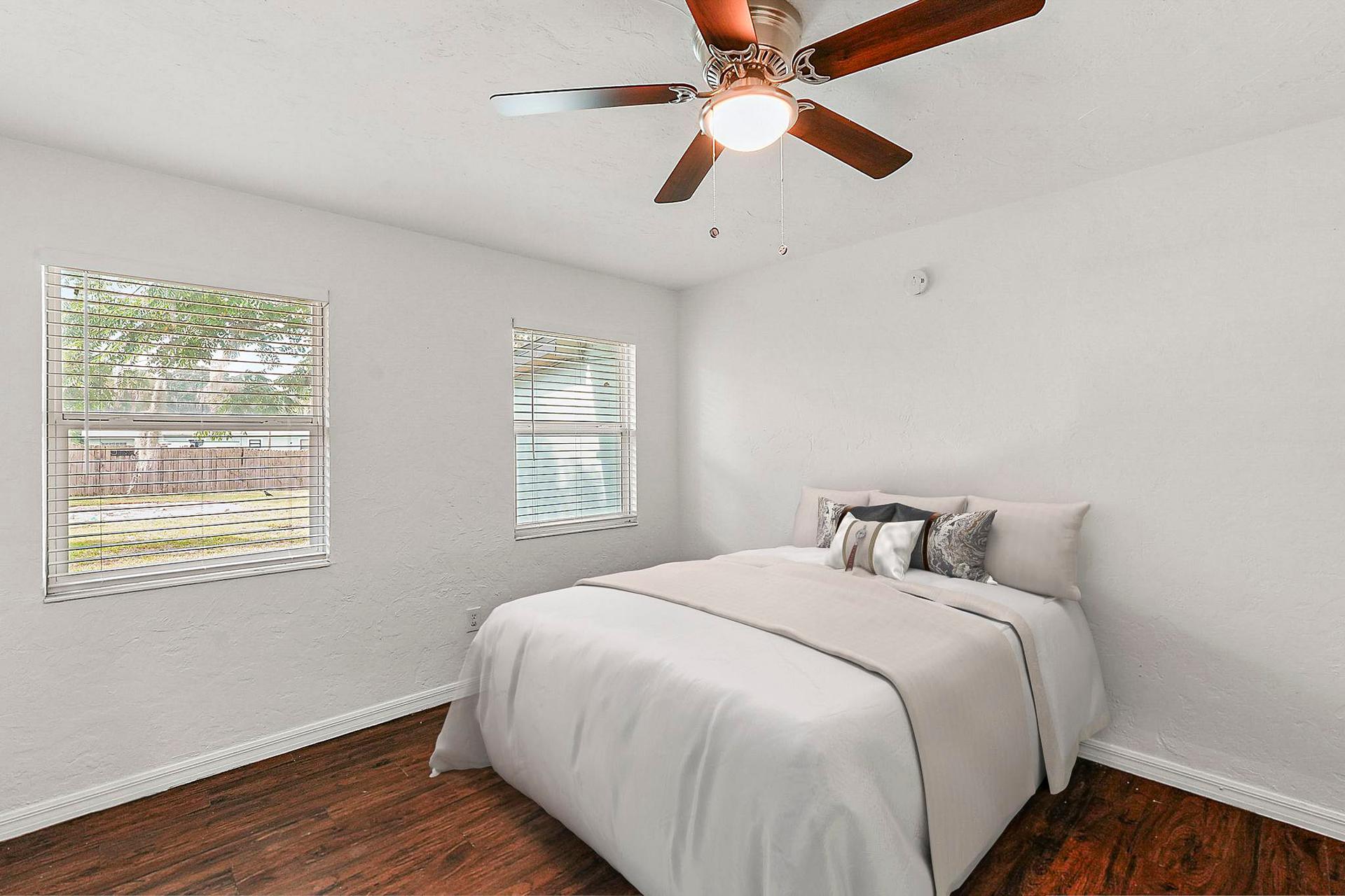 bedroom, detected:ceiling fan, window blind, bed