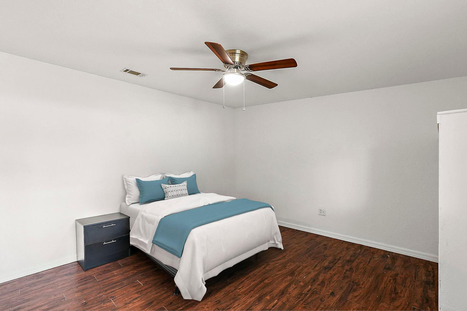 bedroom, detected:ceiling fan, window blind, bed