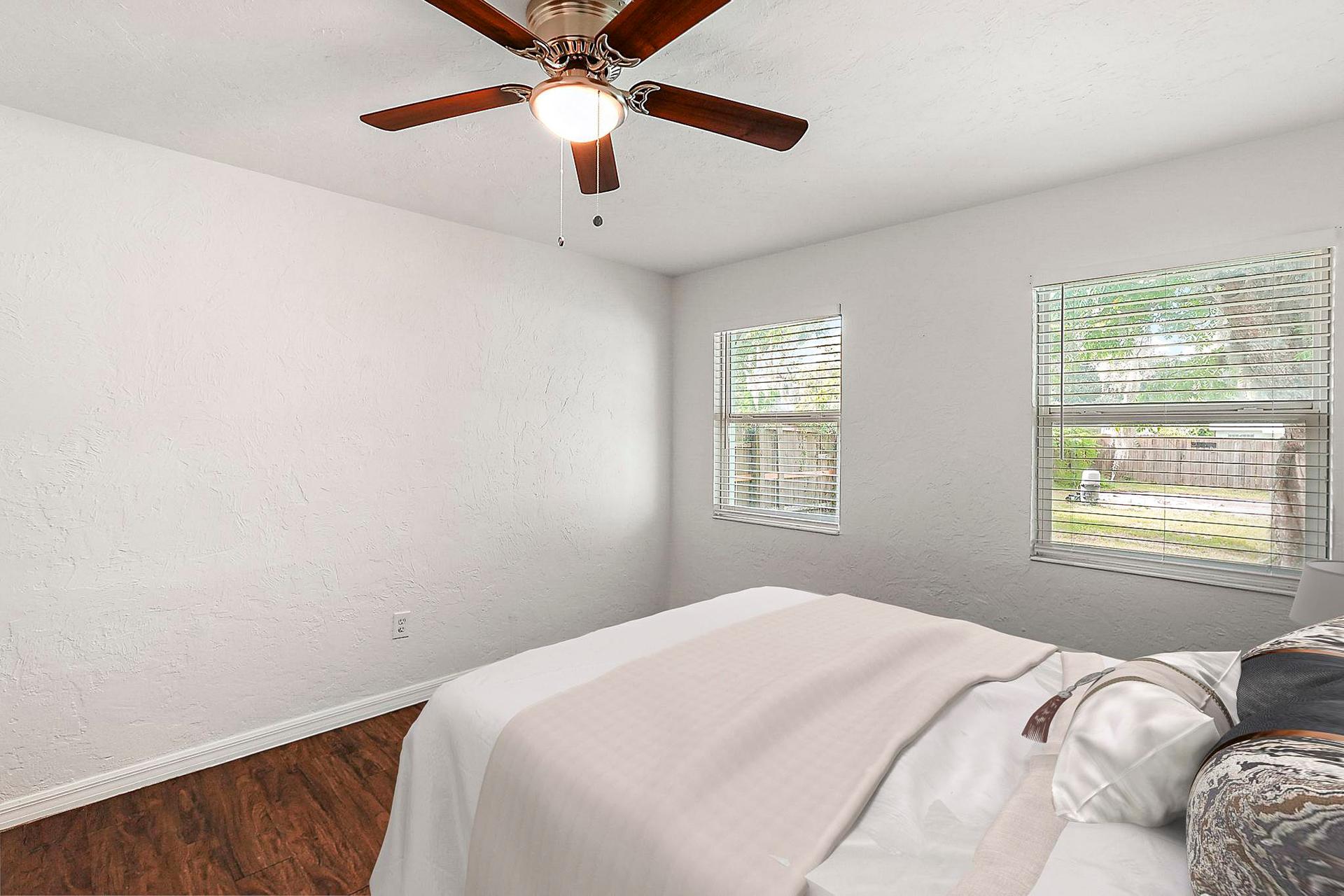 bedroom, detected:ceiling fan, window blind, bed