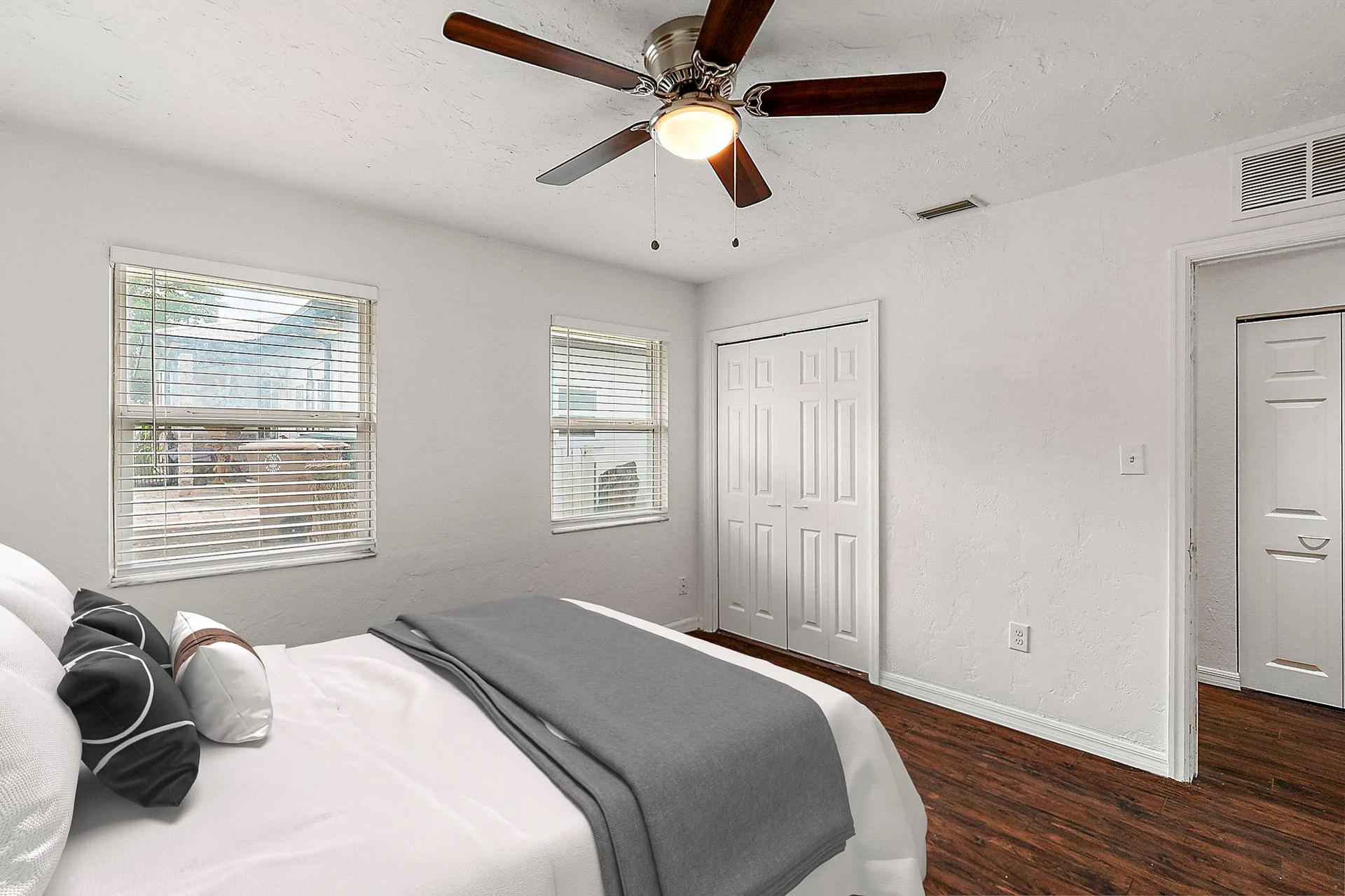 bedroom, detected:ceiling fan, window blind, bed