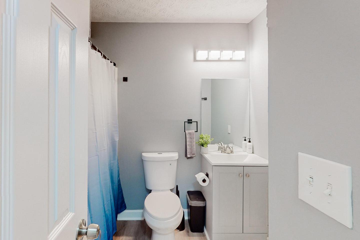 Bathroom(s)