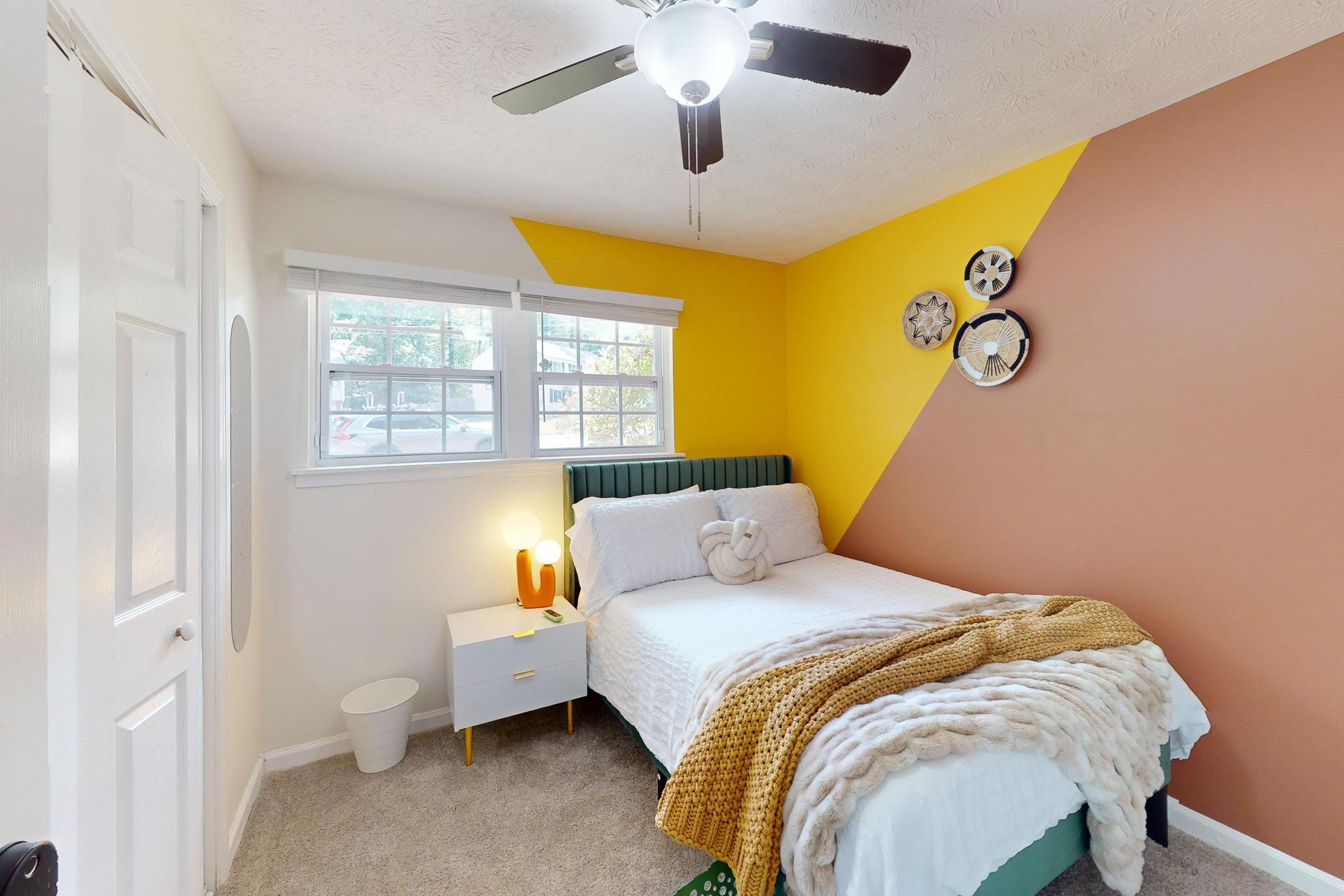 This Queen bedroom is equipped with a ceiling fan, lamps, side tables and a closet. Shares a bathroom with 2 other padmates.