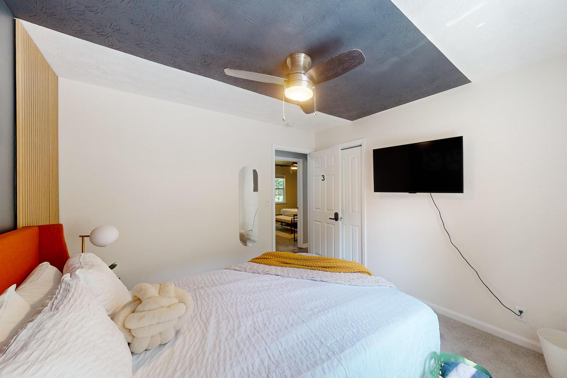 This Queen bedroom is equipped with a ceiling fan, lamps, side tables and a closet. Shares a bathroom with one other Padmate.