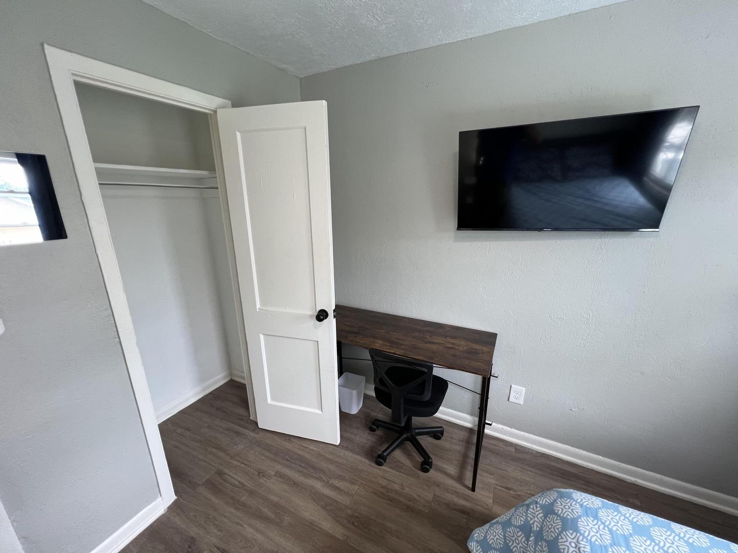 Corner Room with premium upgraded Smart TV