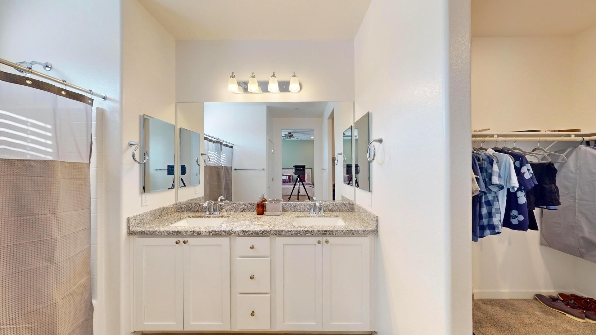 Ensuite Bath, Huge Walk-in closet