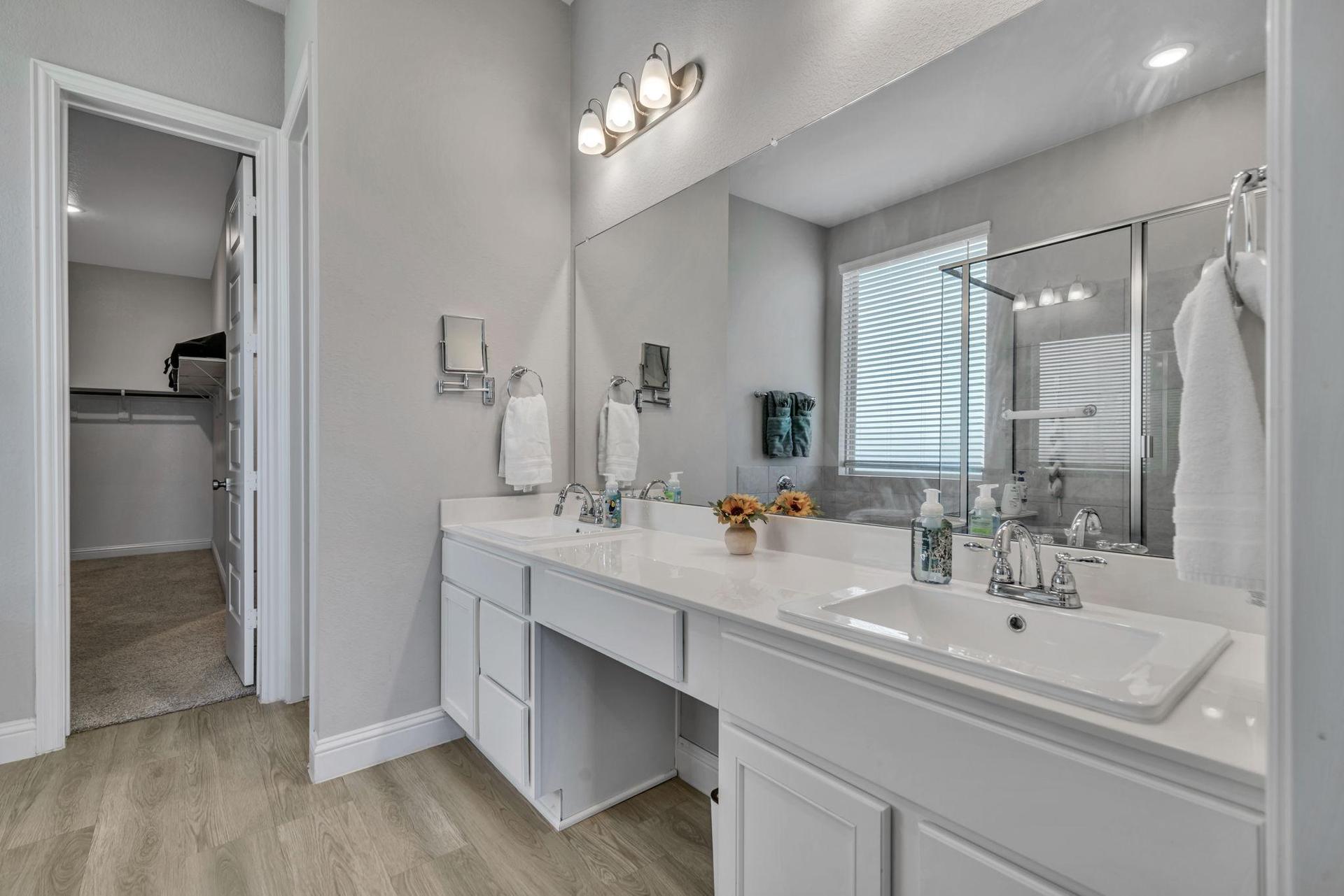 Room 1 Private Master Suite Bathroom