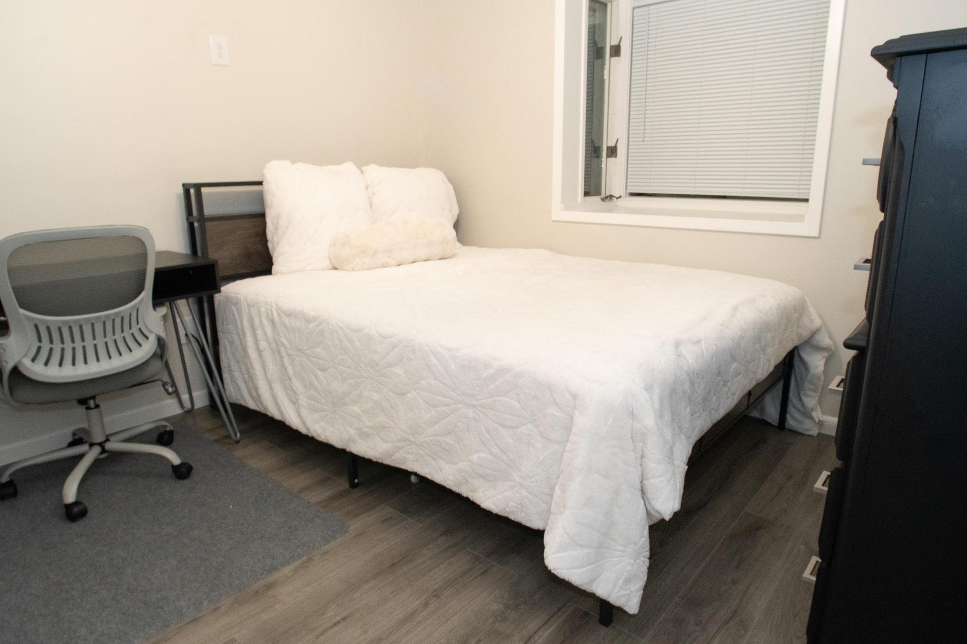 Bedroom 5 with spacious bay window.