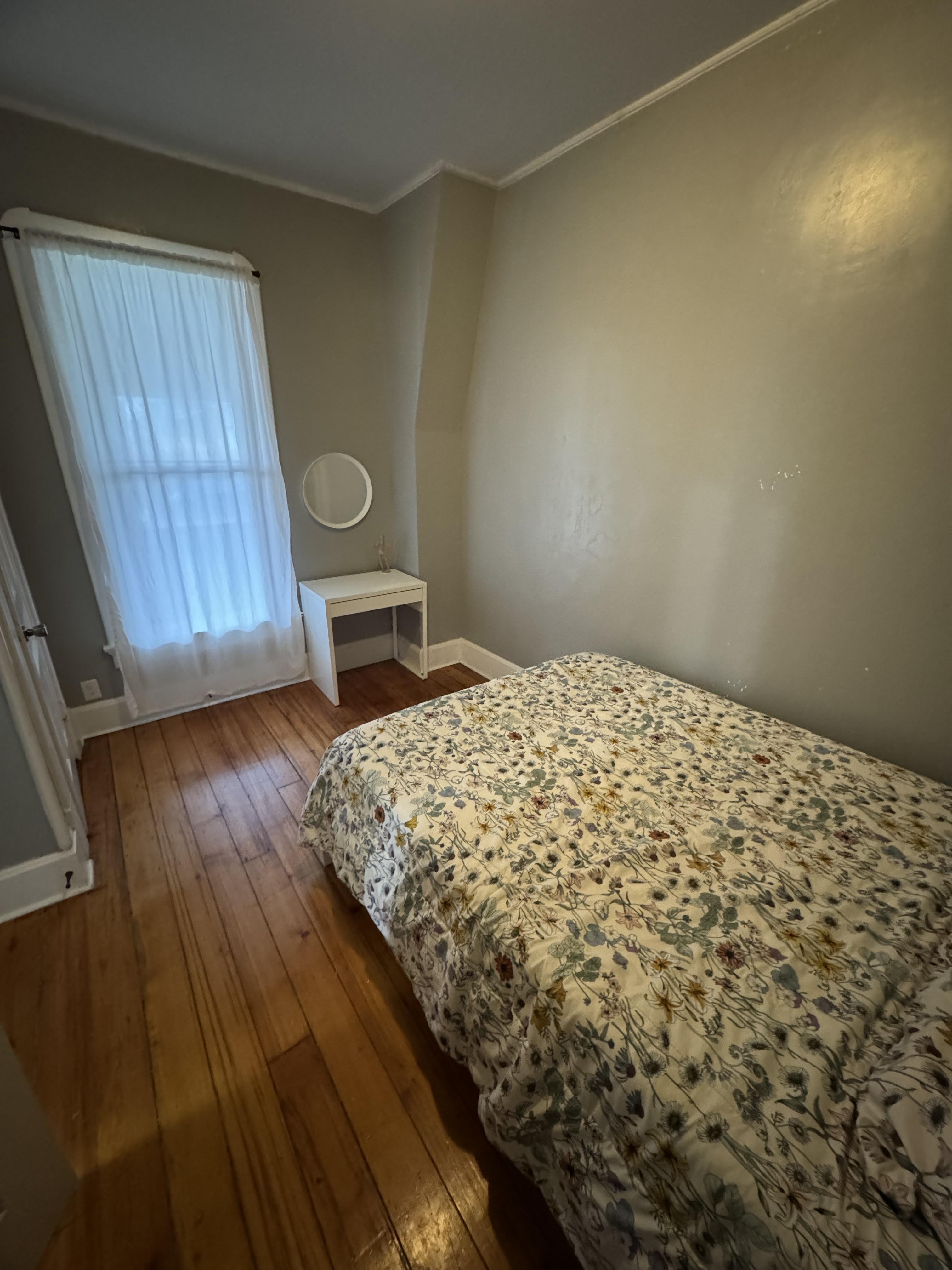 Room for Rent - Indianapolis House with Living room. Spacious & beautiful