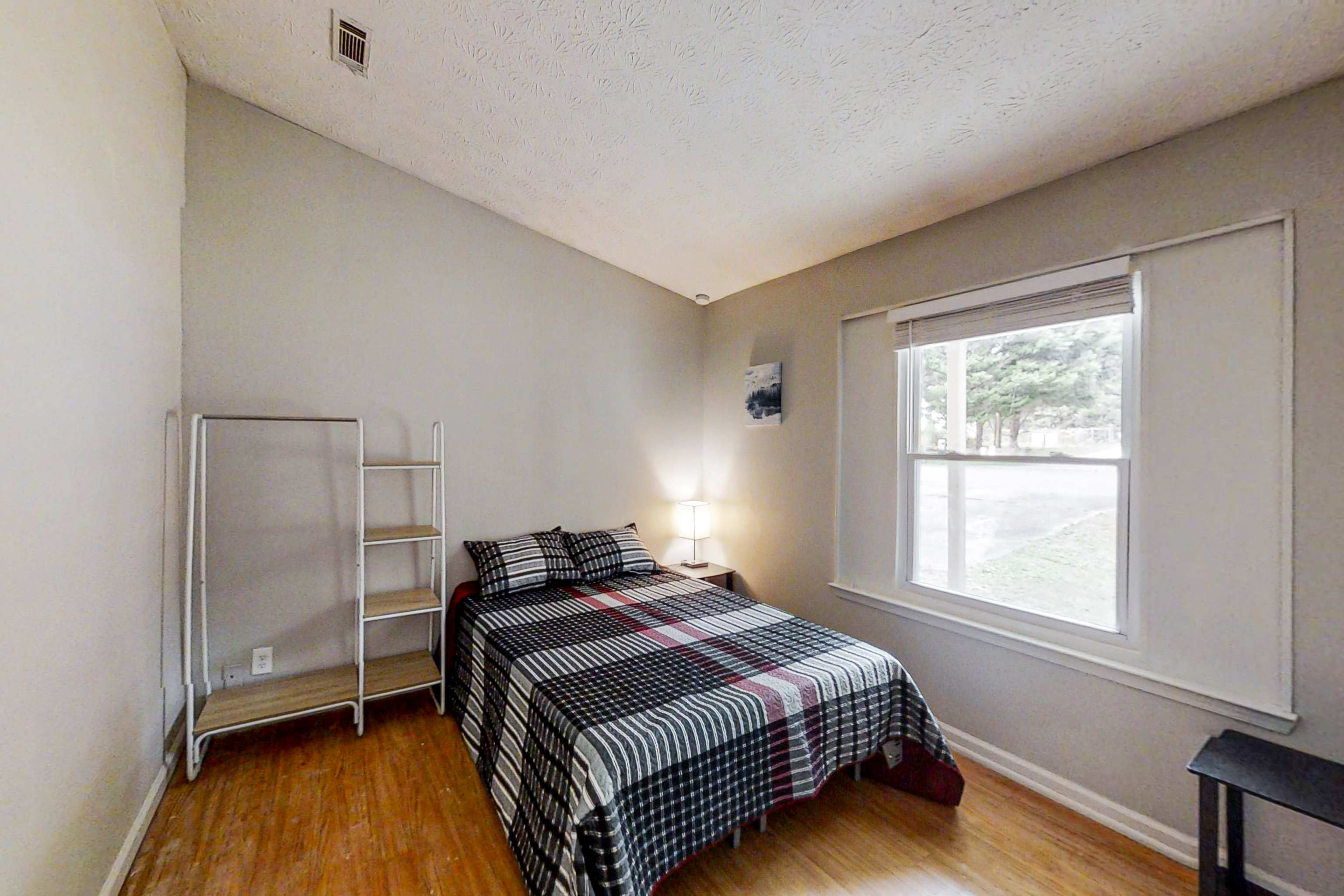 Room for Rent - Experience the Best of Jonesboro Living—Secure, Spacious, and Stylish!