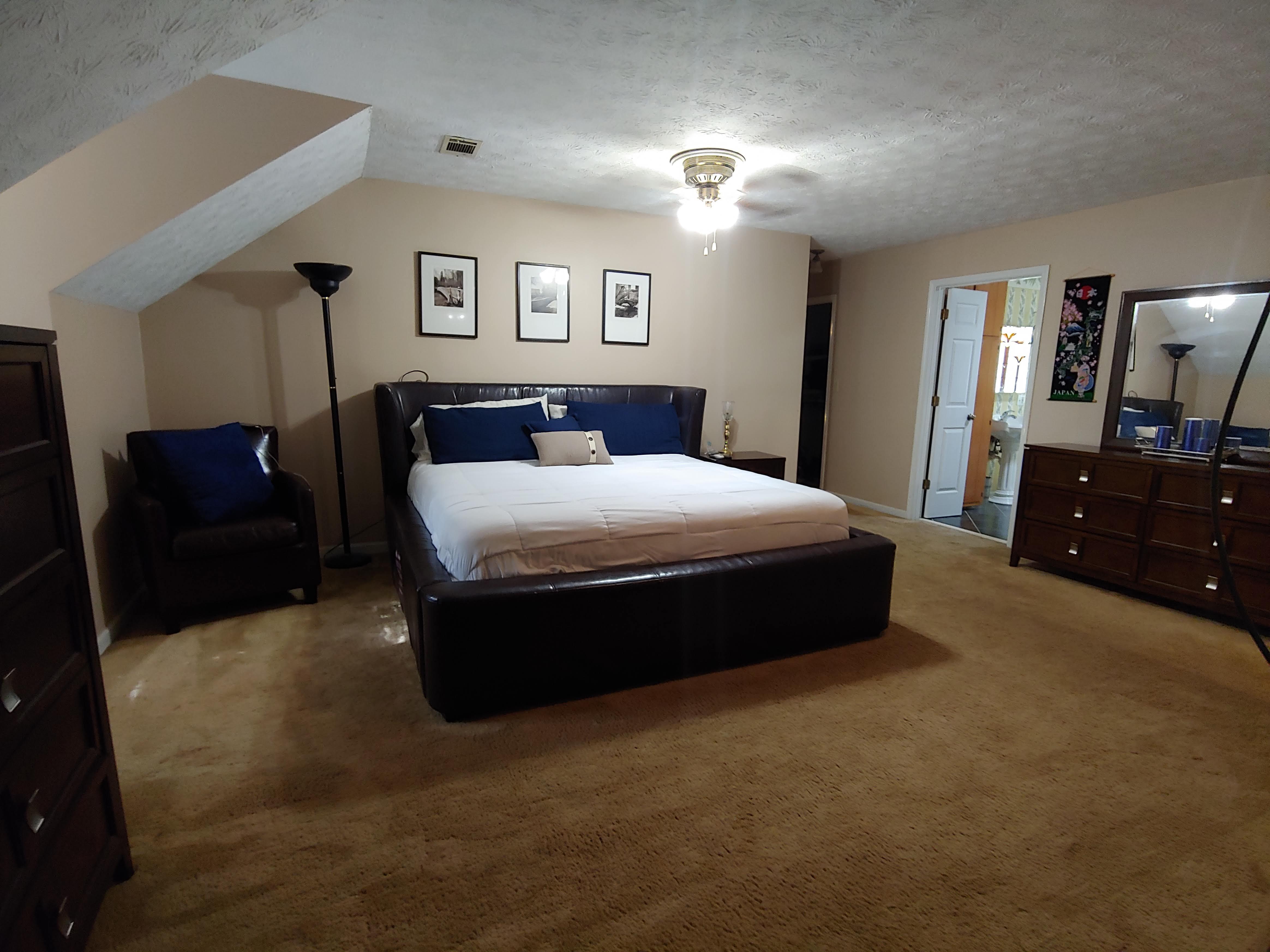 Room for Rent - Beautiful & spacious Snellville House with Workspace