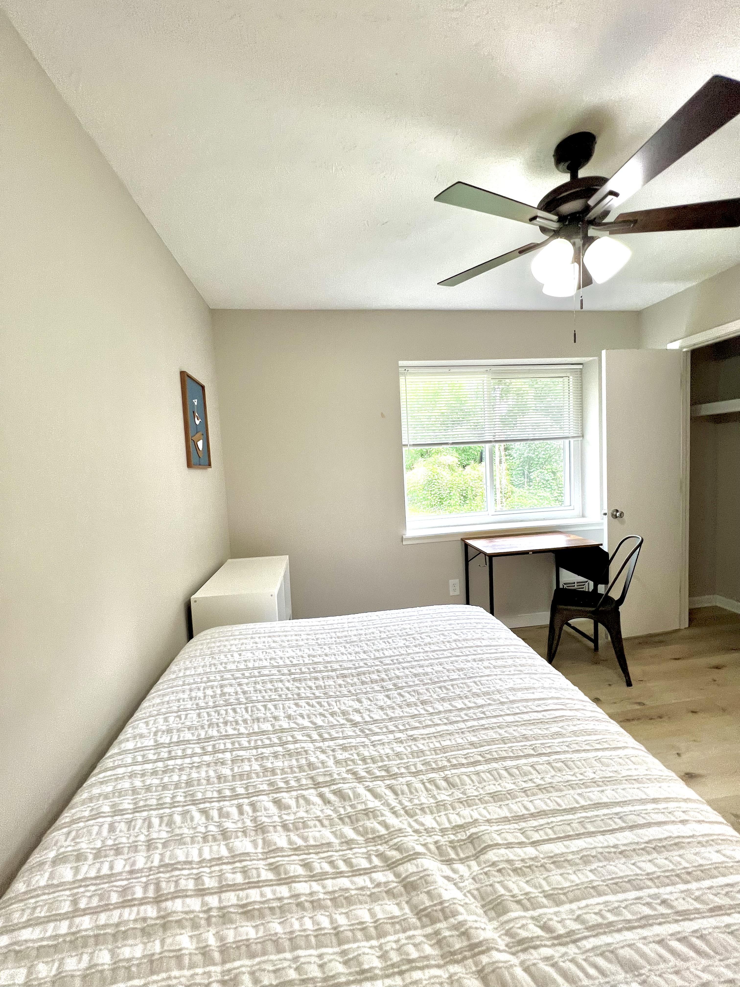 Room for Rent - 4.8 out of 5 stars!!! | Keyless Entry | Clean & Quiet | Newly Renovated | Responsive Host | 4 min Walk for Groceries | 10 Min Drive to Mcdonough Downtown