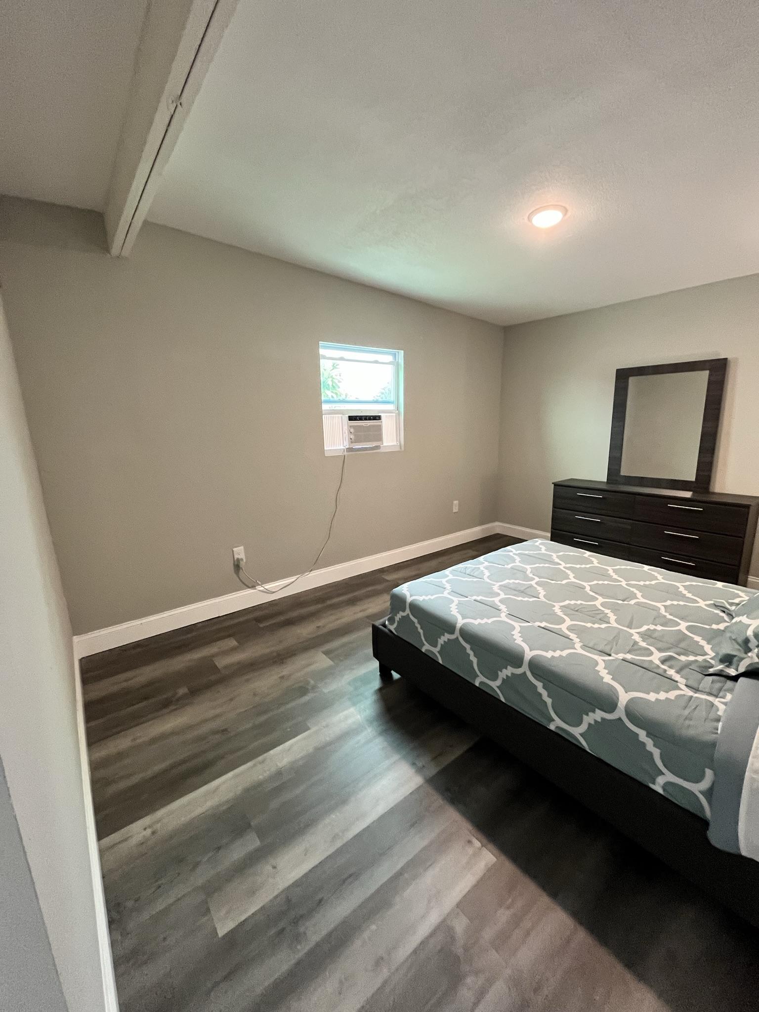 Room for Rent - Winter Haven House with Dining Area and Laundry inside. Newly-renovated & comfortable on cul-de-sac