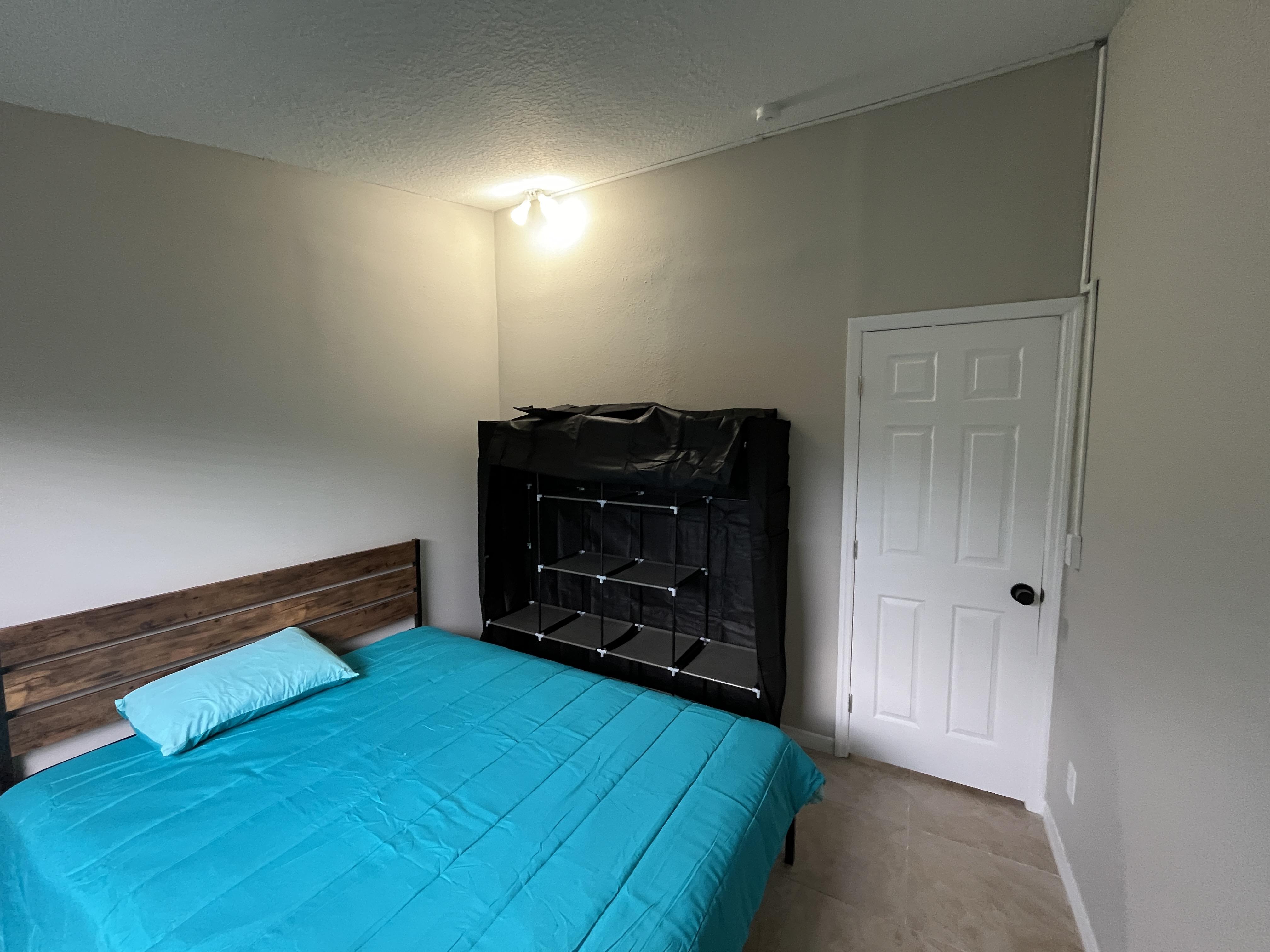 Room for Rent - Palm Bay House with Workspace. Newly-renovated & spacious