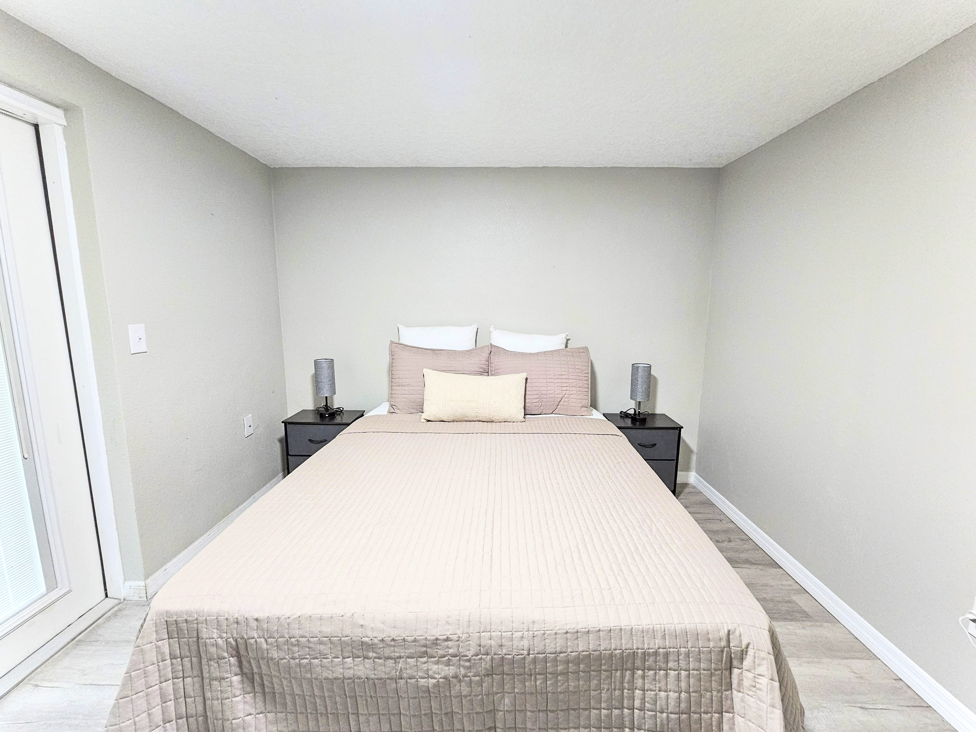 Rooms for rent with private entrance in Tampa, FL