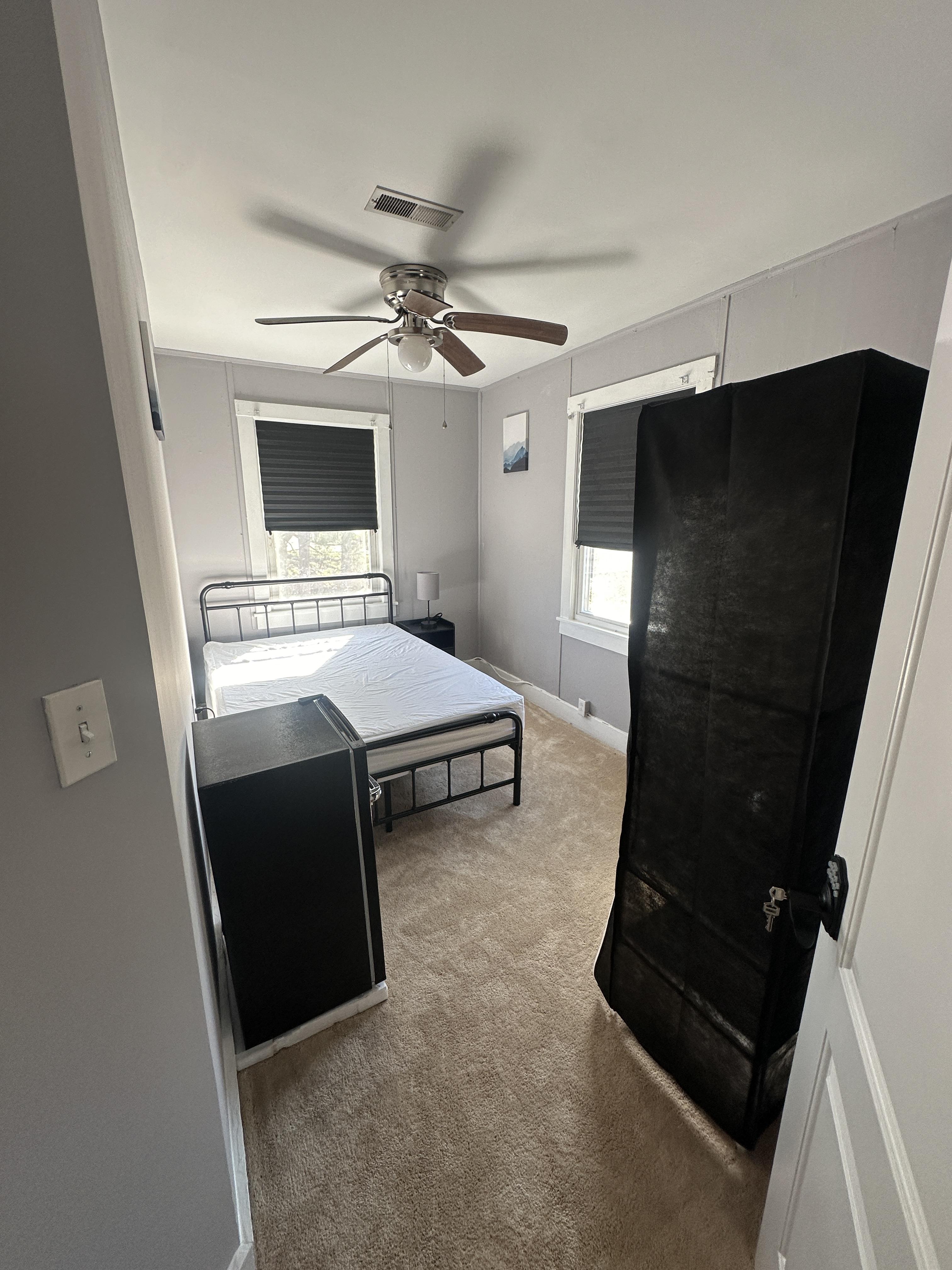 Room for Rent - Comfortable & cozy Nashville Duplex. Mini Fridge in Every Room!