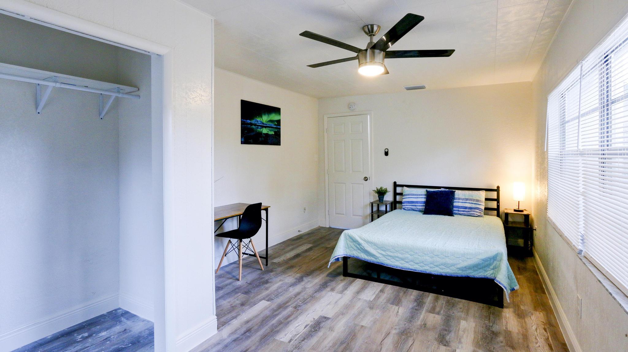 Rooms for rent with private entrance in Tampa, FL