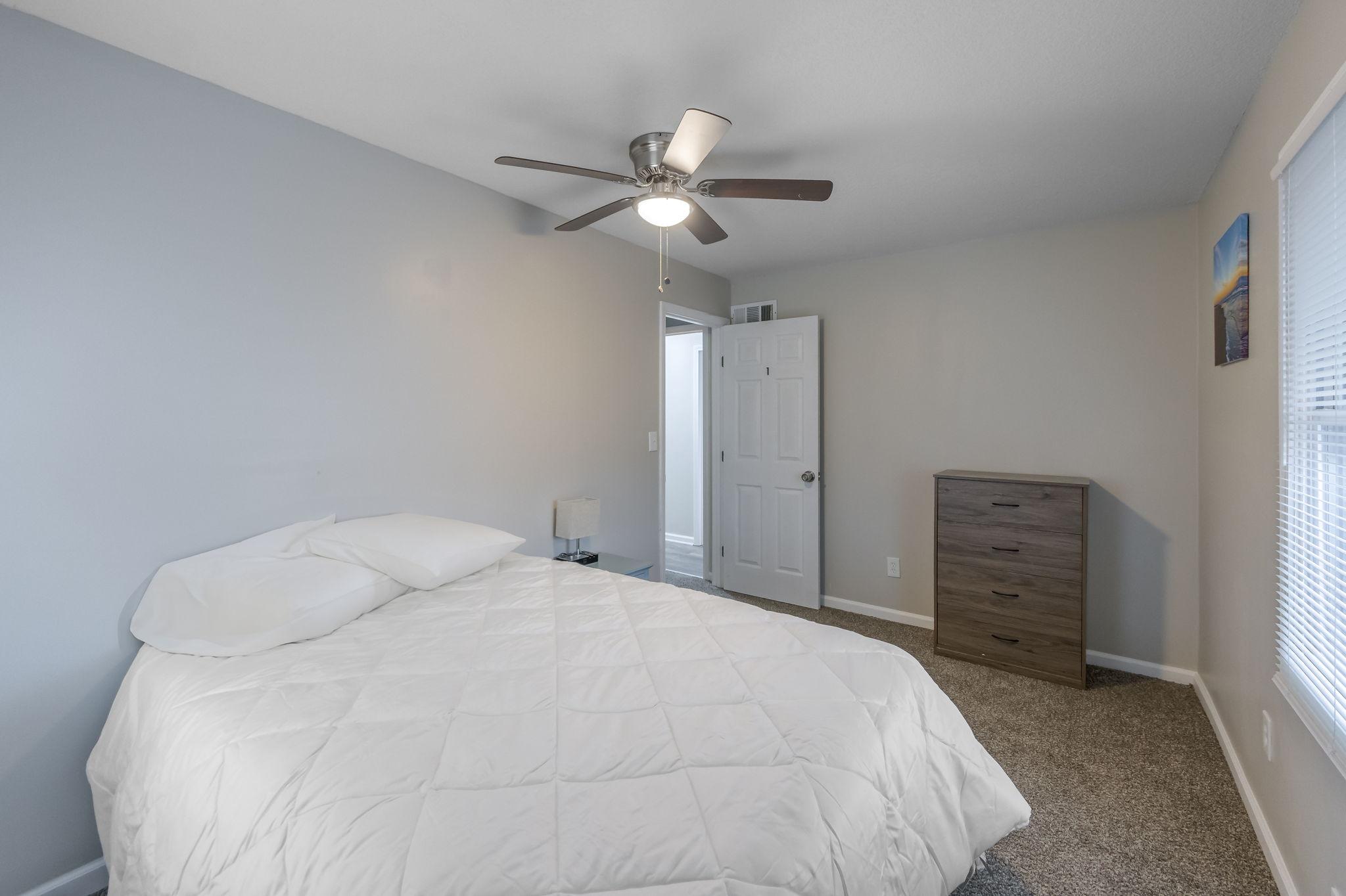 Room for Rent - Charming Remodeled Home Near Blue Ridge & 39th St. 15 min from Arrowhead Stadium & Kauffman Stadium , Nearby employers . Enjoy convenient access to shopping centers & bus routes.