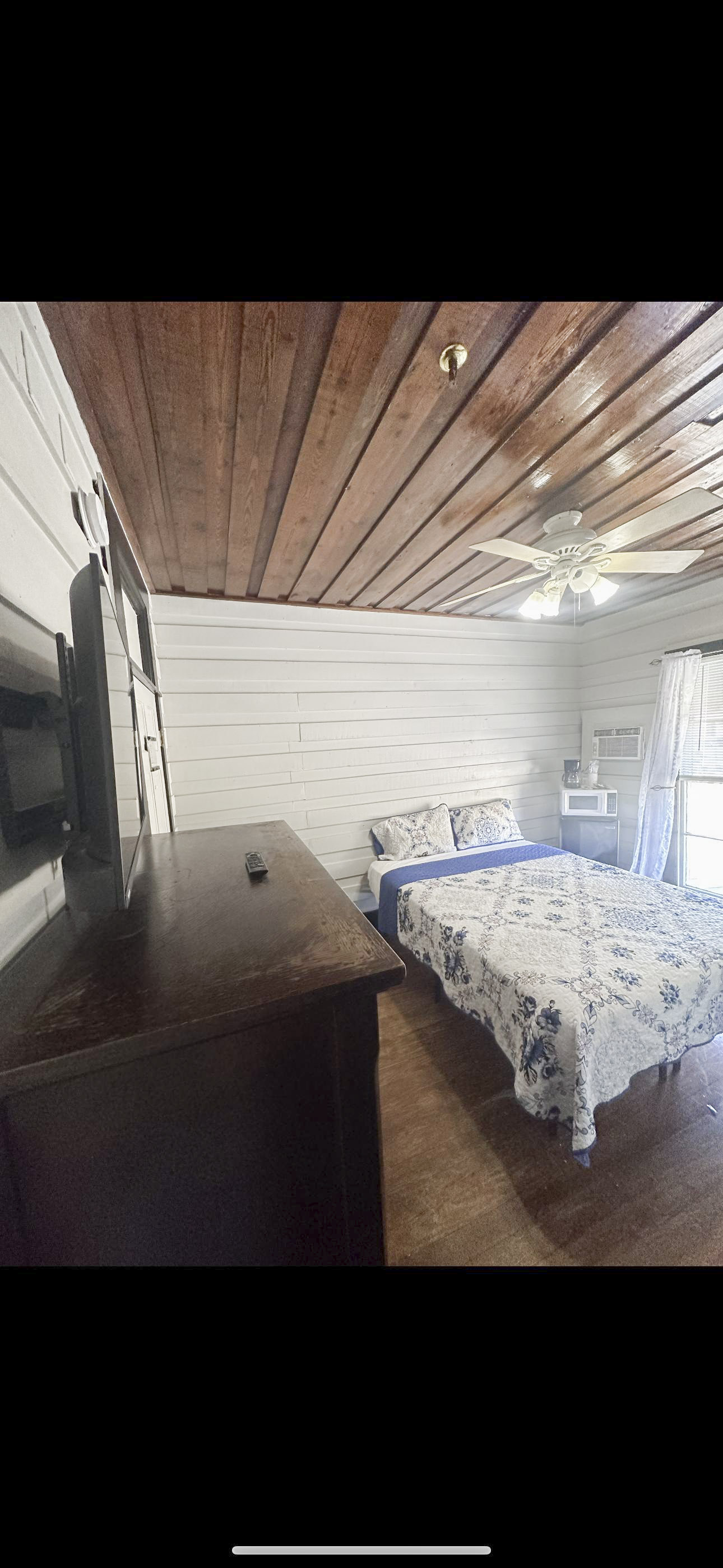 Room for Rent - ROOM LISTED BY SUPER HOST!!!! Located in the historic Arabella Inn (Room 6).