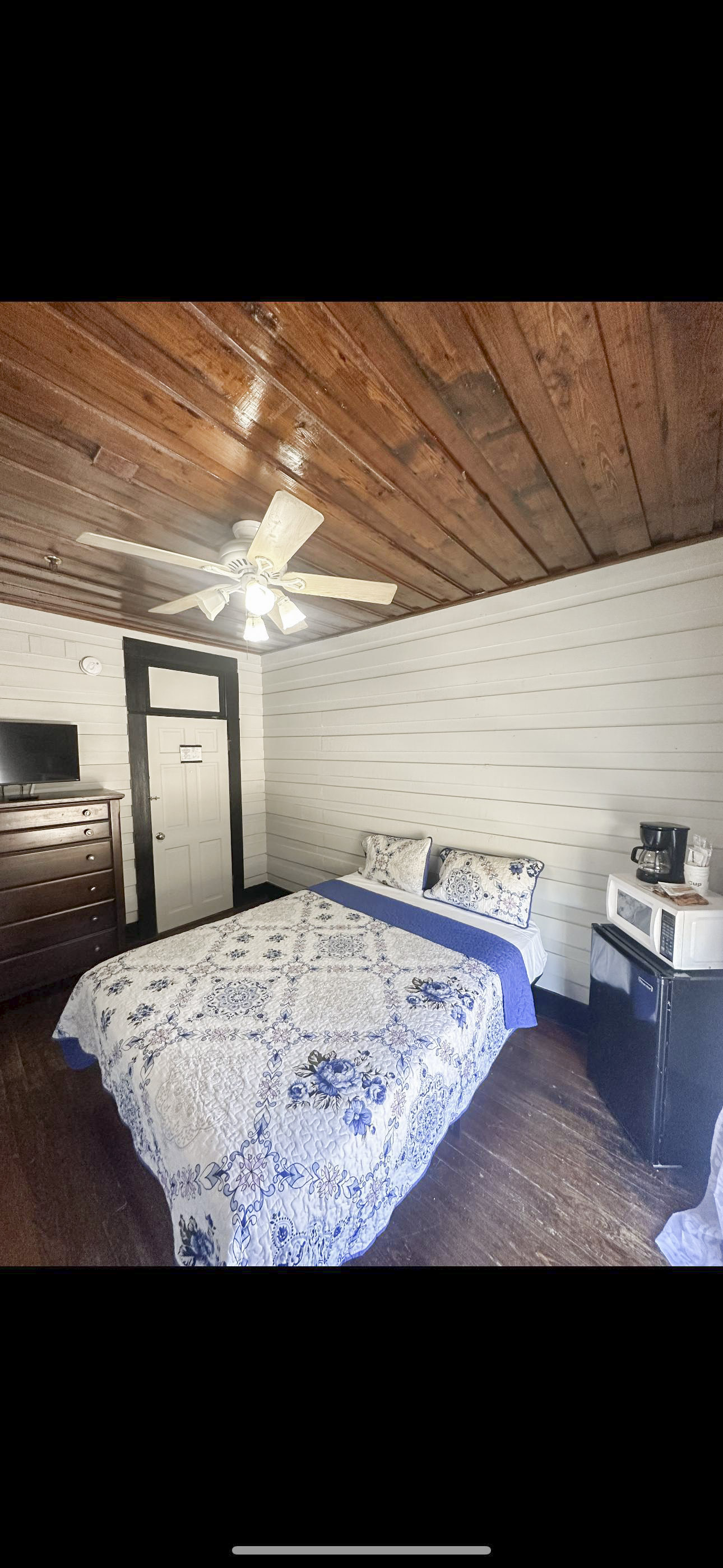 Room for Rent - ROOM LISTED BY SUPER HOST!!!! Located in the historic Arabella Inn (Room 6).