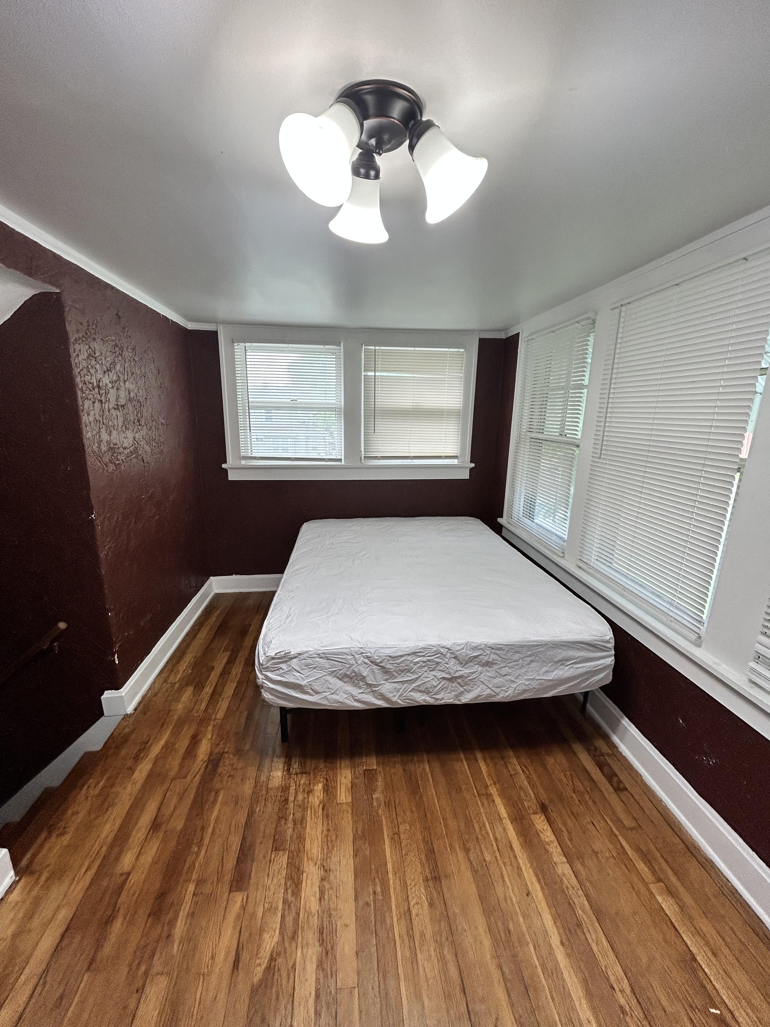 Room for Rent - Quiet Kansas City house!