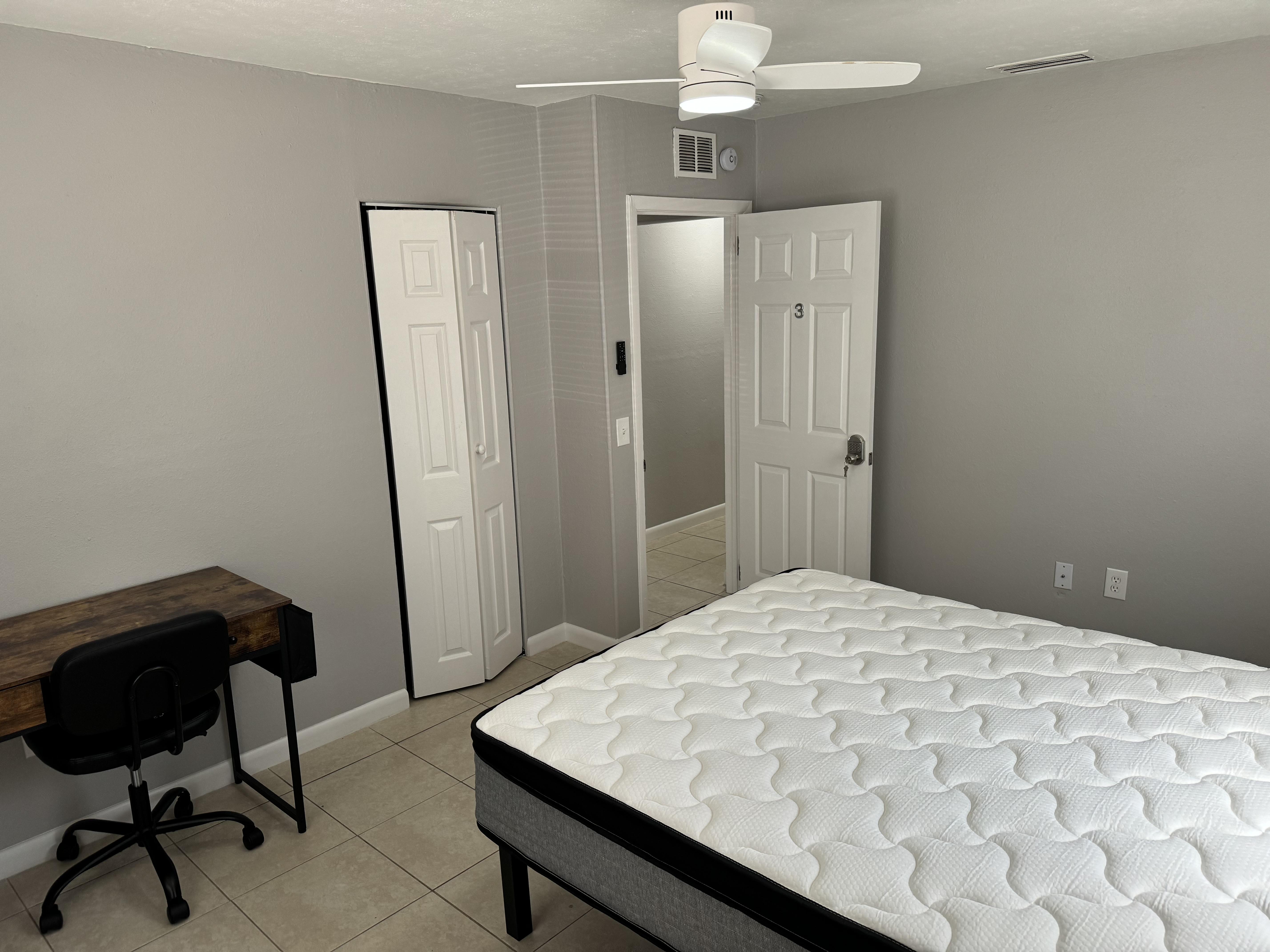 Room for Rent - Newly-renovated & comfortable Clearwater House