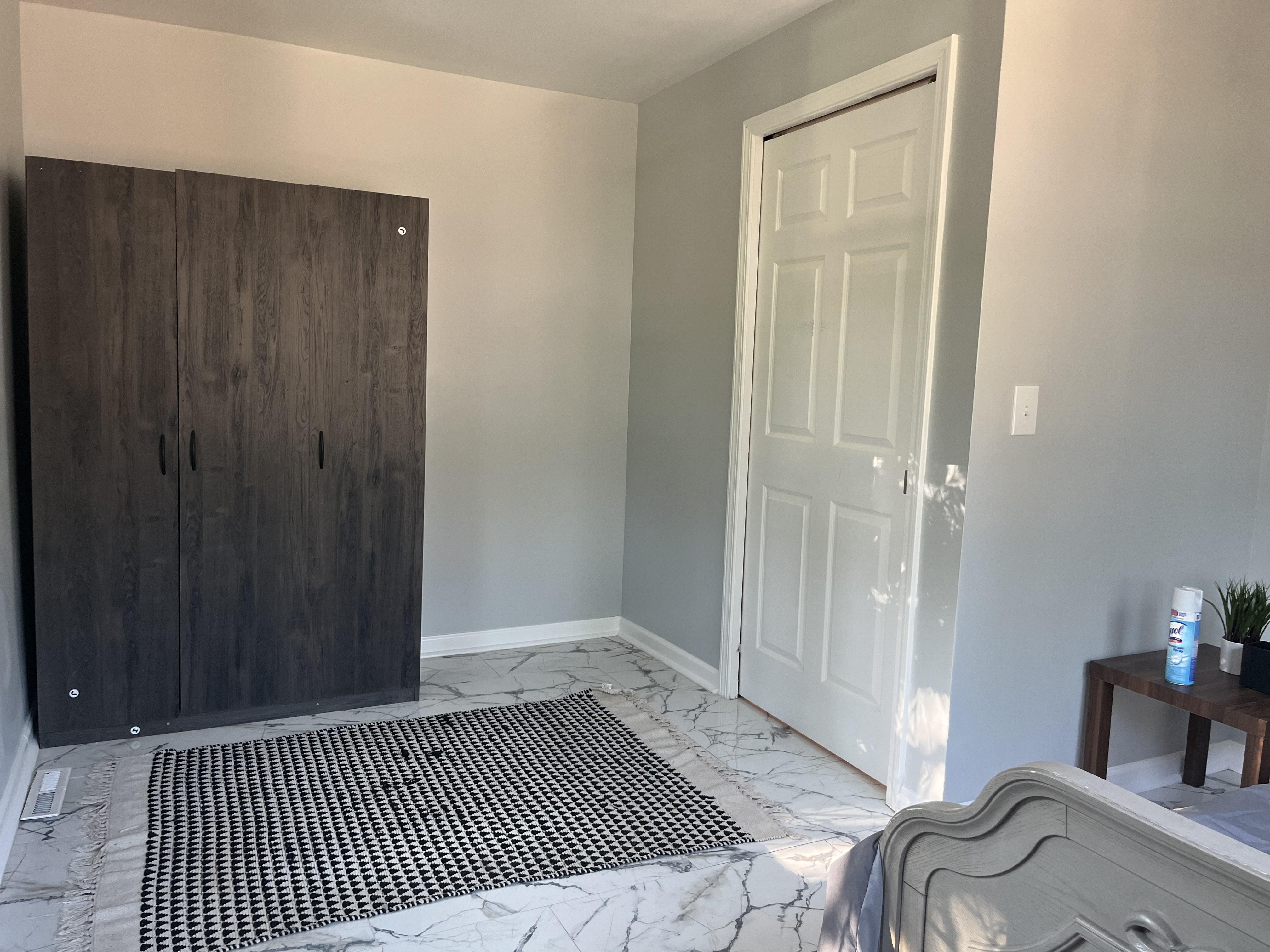 Room for Rent - Kansas City House with Living room. Newly-renovated & high-quality