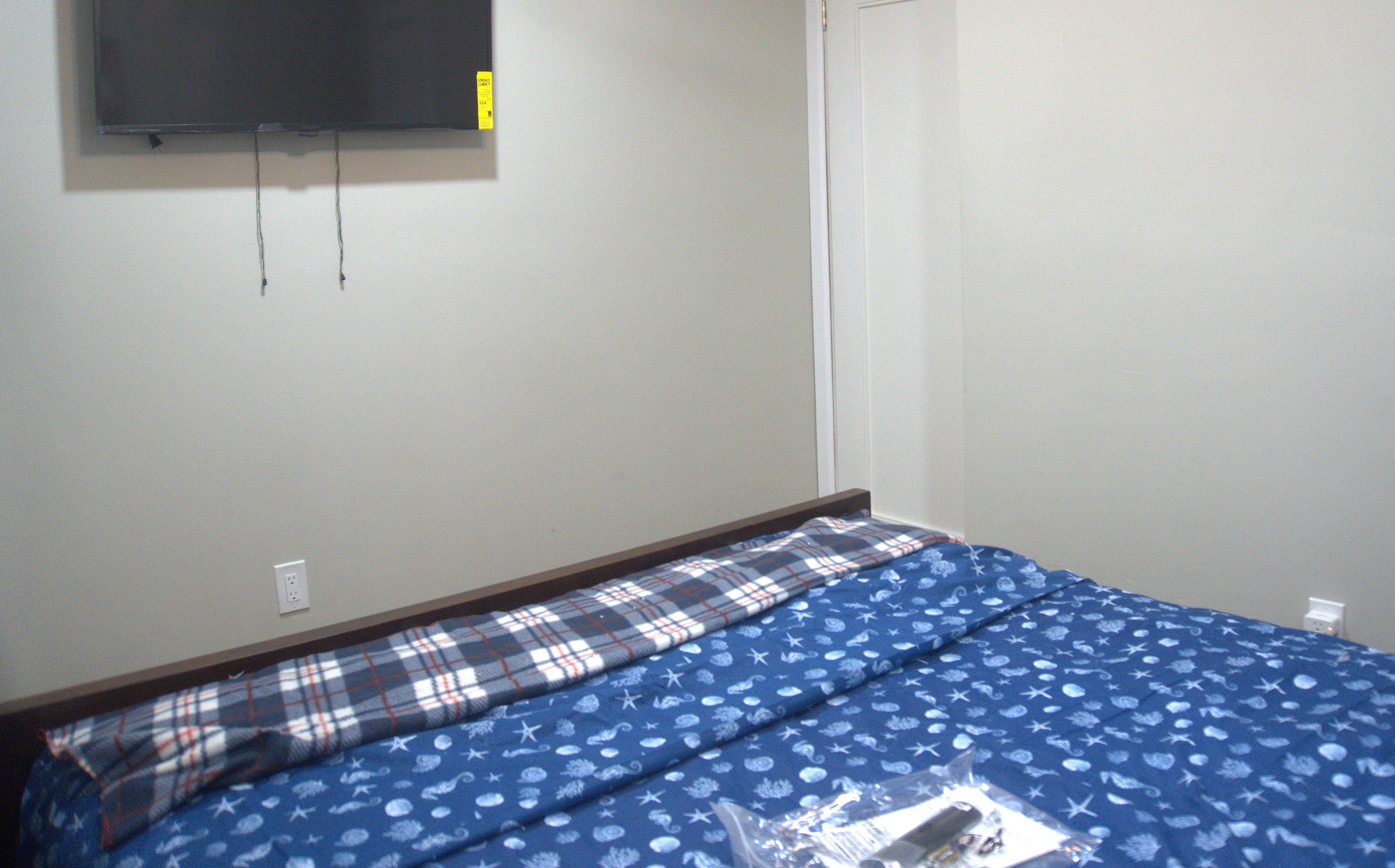 Room for Rent - Newly-renovated & high-quality West Babylon Apartment with access to parking