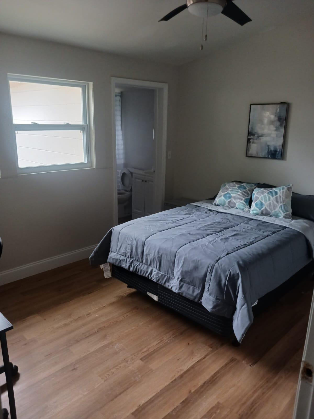 Room for Rent - Beautiful & newly-renovated Ocala House with Living room