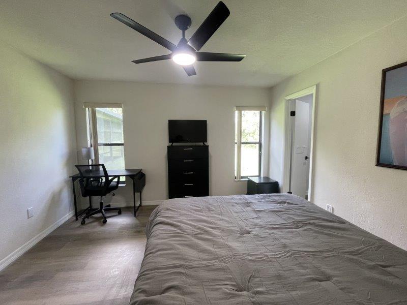 Room for Rent - Newly-renovated & spacious Cocoa House with Screened in Porch and high walkability score