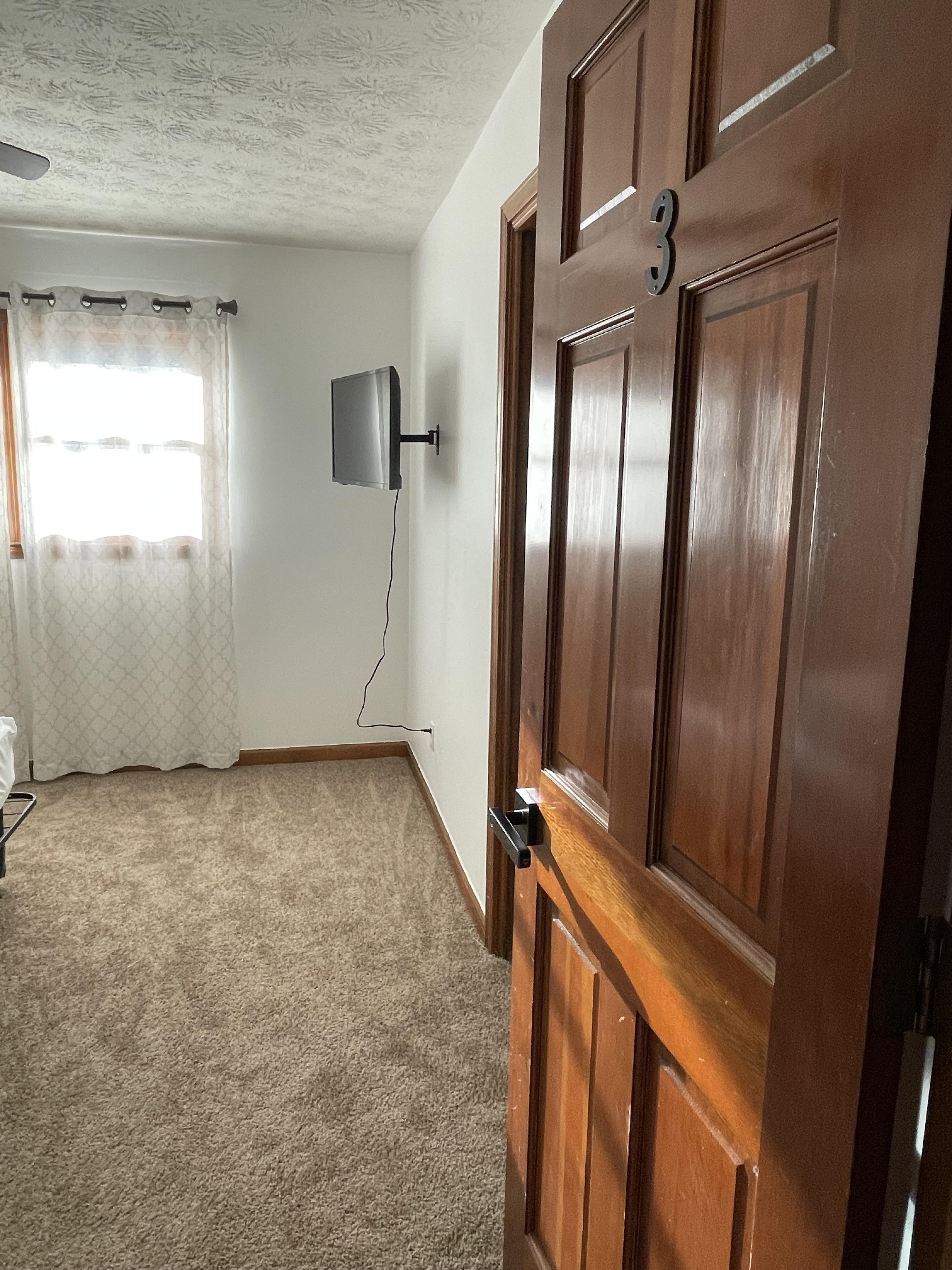 Room for Rent - Comfortable & spacious Conyers House with Living room