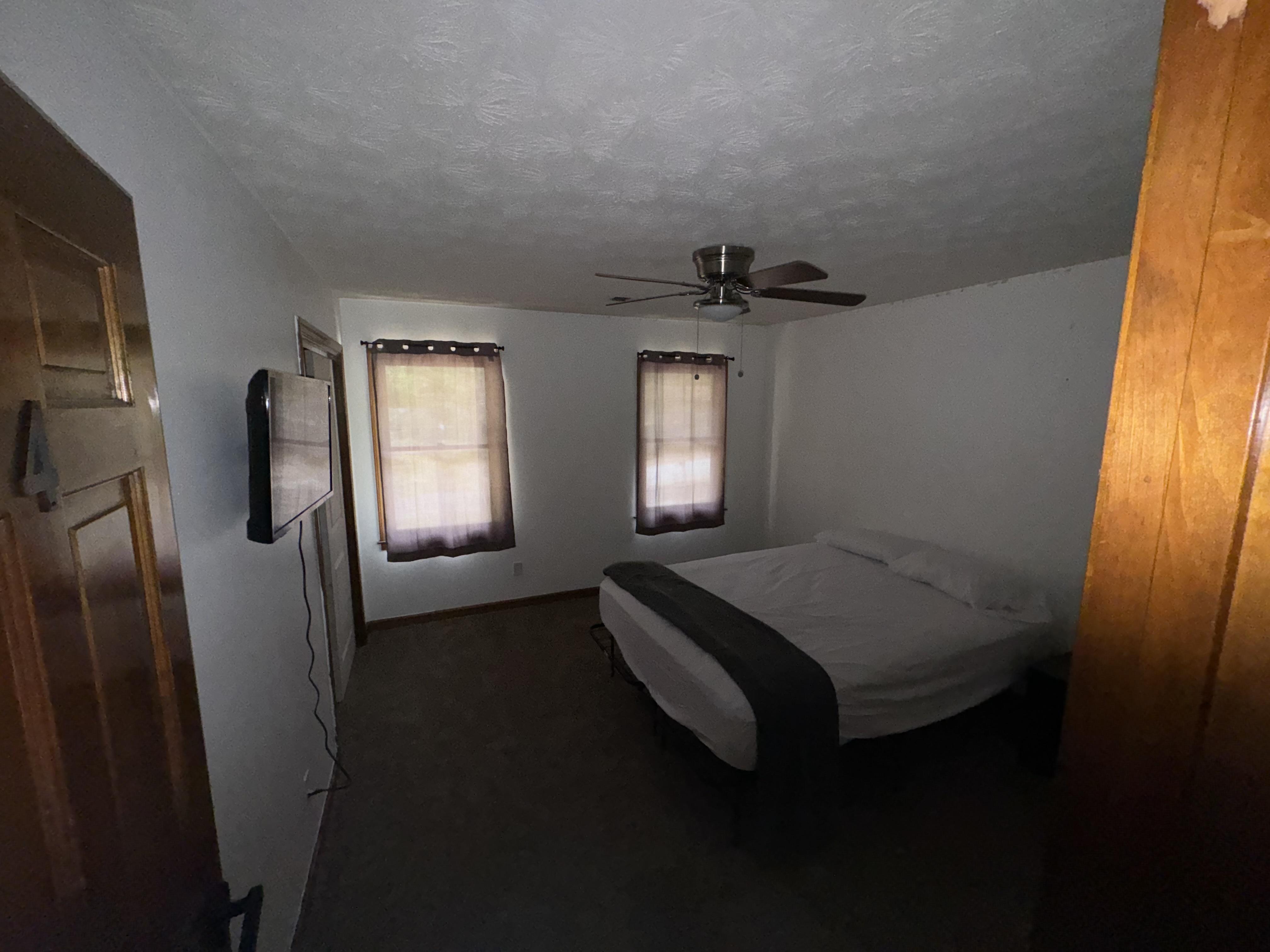 Room for Rent - Comfortable & spacious Conyers House with Living room