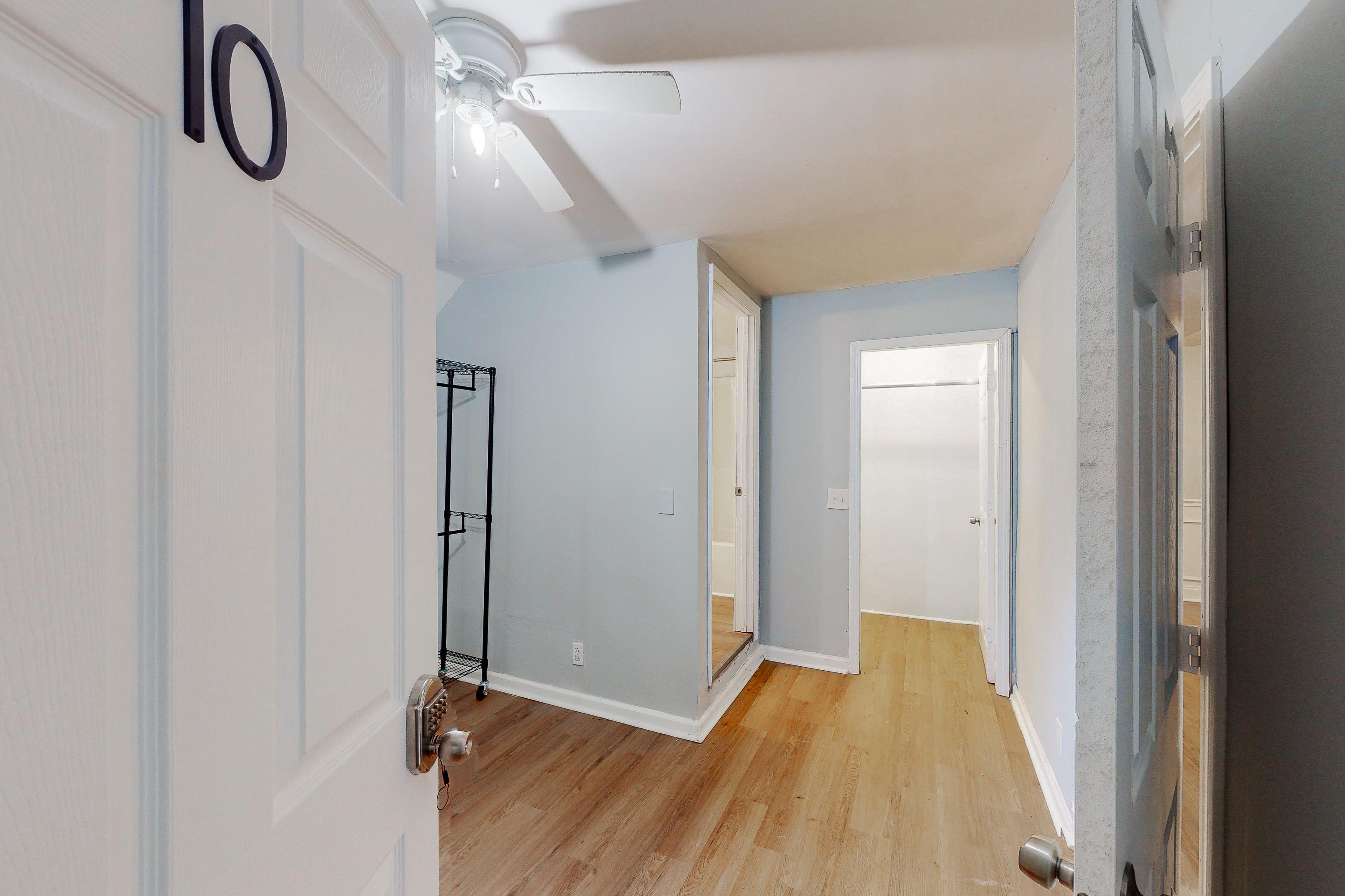 Room for Rent - Newly-renovated & spacious Marietta House