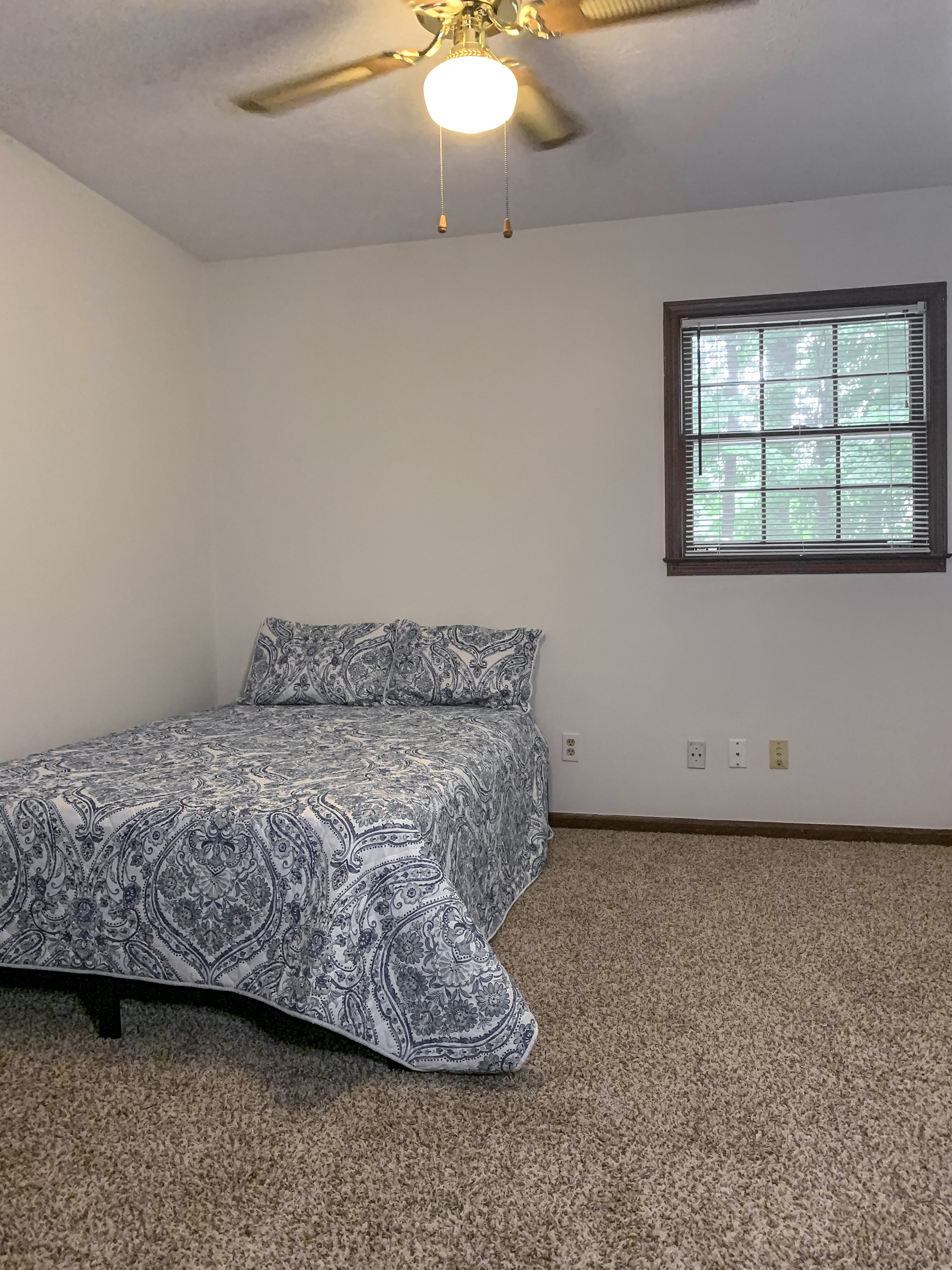 Room for Rent - Village Green Home, a 5 mins drive to transit stop Austell Rd & Westbrook Mobile Homes