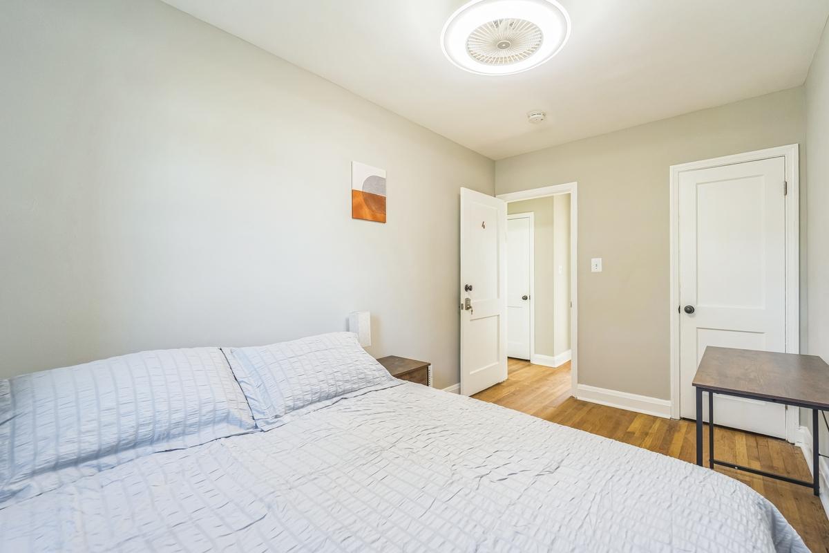 Room for Rent - Newly-renovated & modern Baltimore House with Backyard