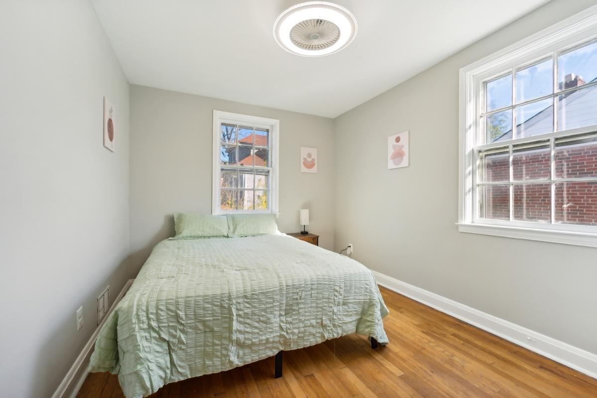 Room for Rent - Newly-renovated & modern Baltimore House with Backyard