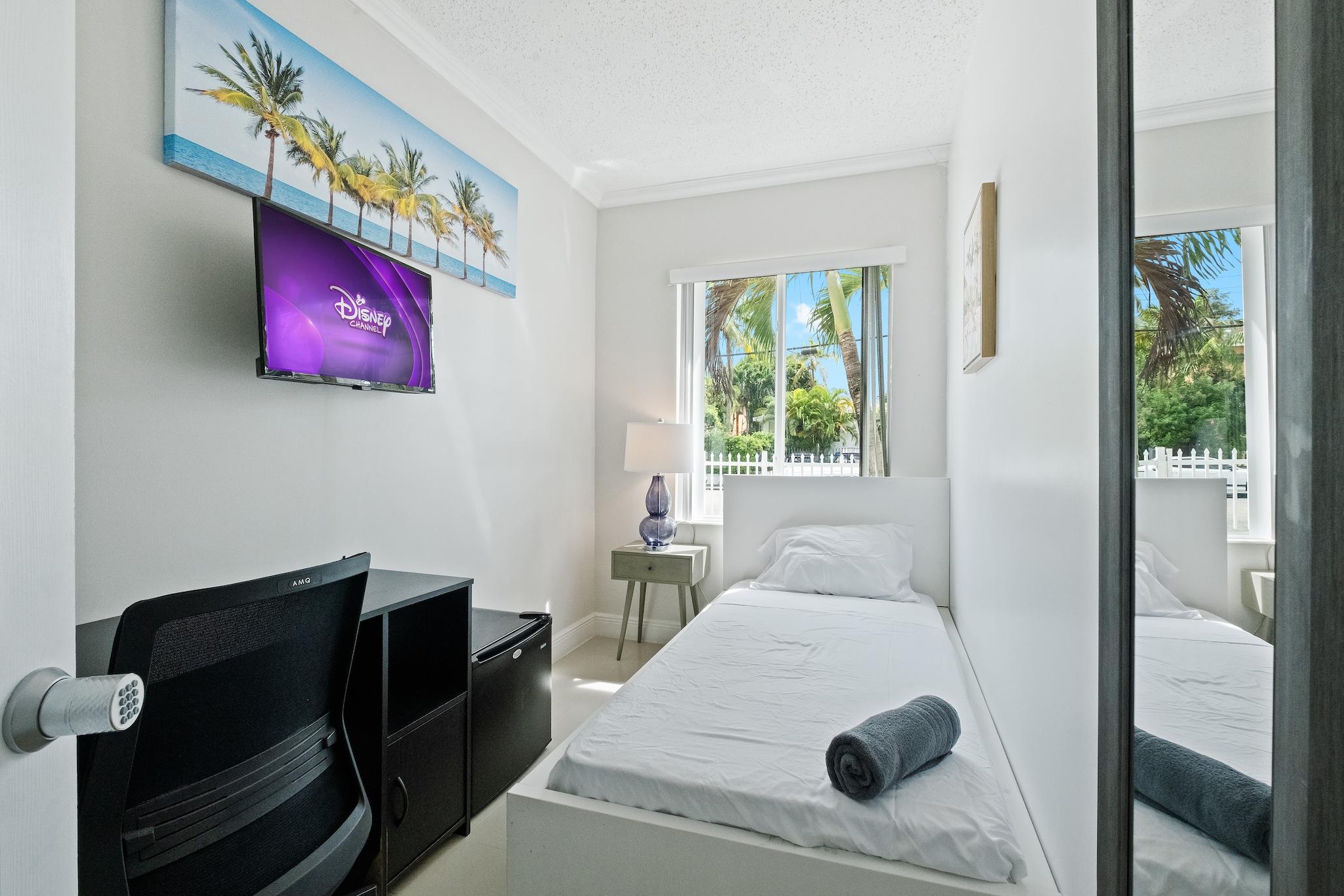 Room for Rent - LITTLE HAVANA Affordable Luxury - ALL Bedrooms have their own TV!