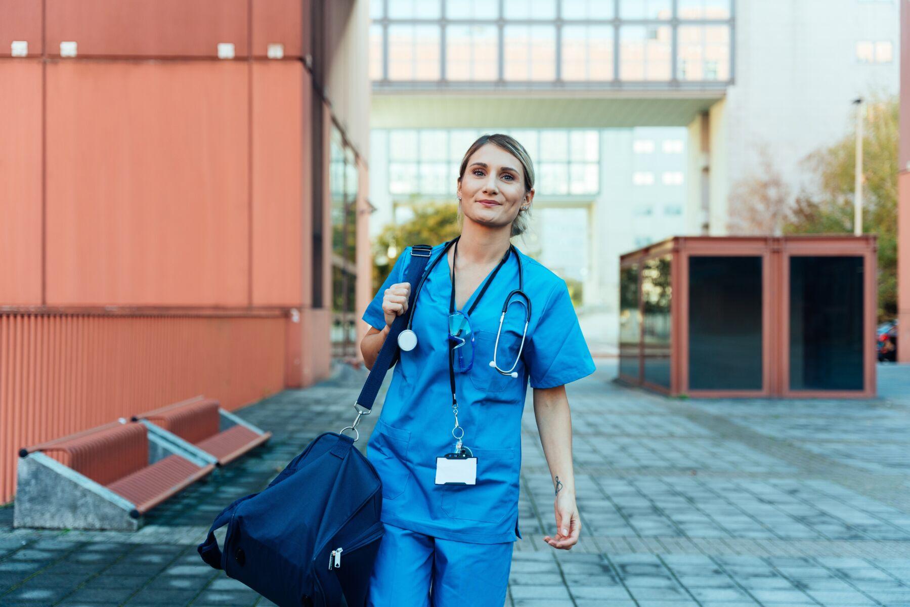 Top 9 packing tips for traveling nurses 